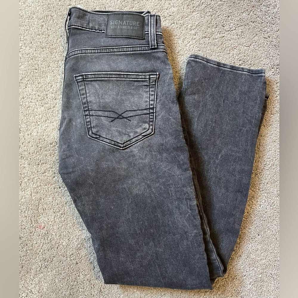 Levi Strauss & Co. Signature Slim Straight Jeans